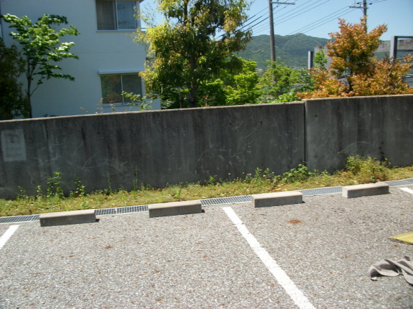 西宮市の植栽管理｜緑地帯の草刈